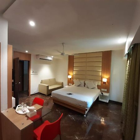 Hotel Royal Oak Navi Mumbai-Stz 1002 ムンバイ エクステリア 写真