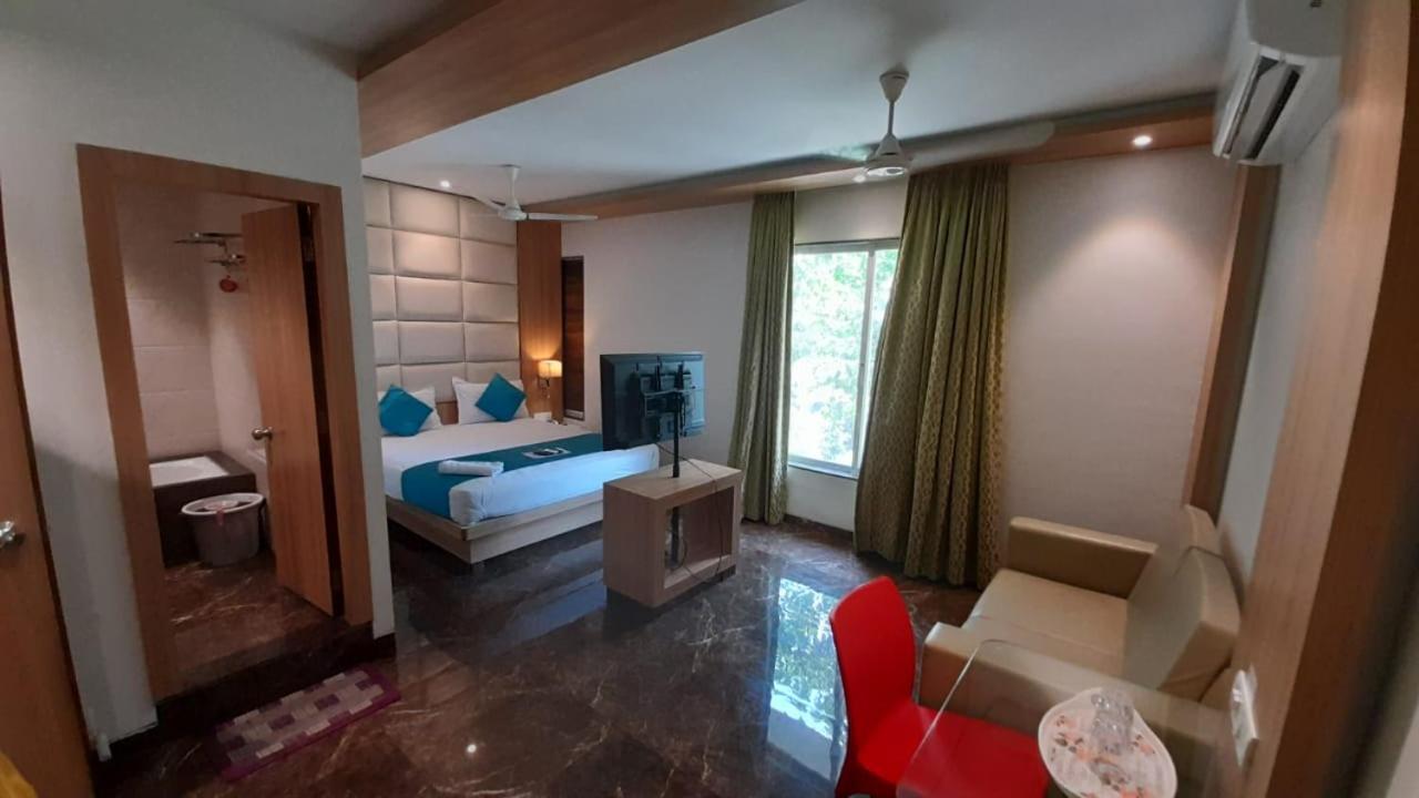 Hotel Royal Oak Navi Mumbai-Stz 1002 ムンバイ エクステリア 写真